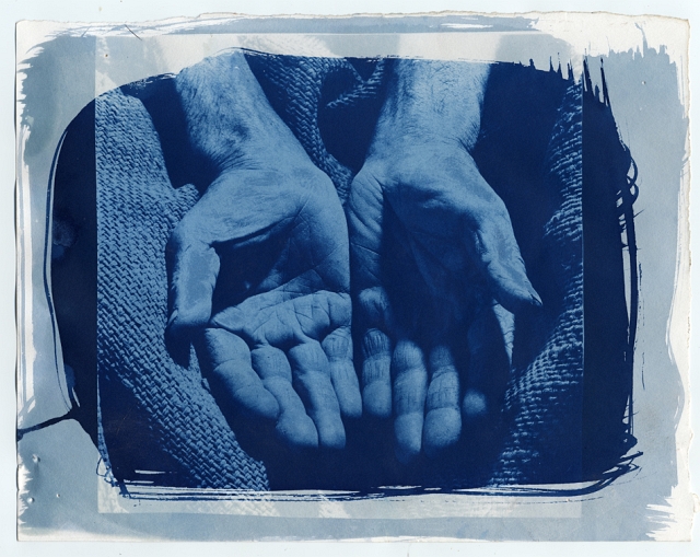 mains_père_cyanotype.jpg - Cyanotype: Les mains de mon Père